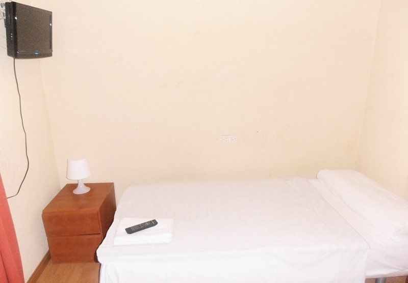 Hostal Numancia Madrid Exteriör bild