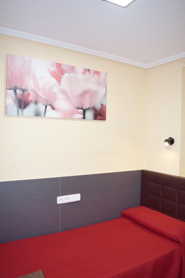 Hostal Numancia Madrid Exteriör bild