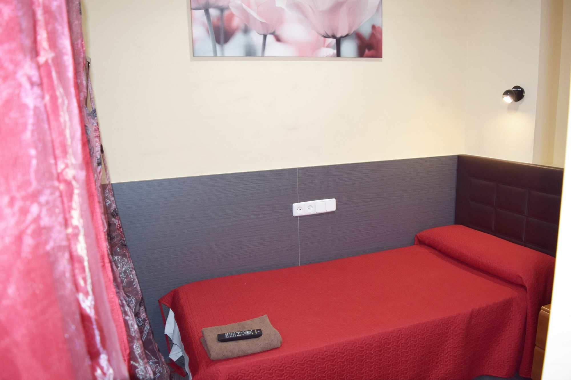 Hostal Numancia Madrid Exteriör bild