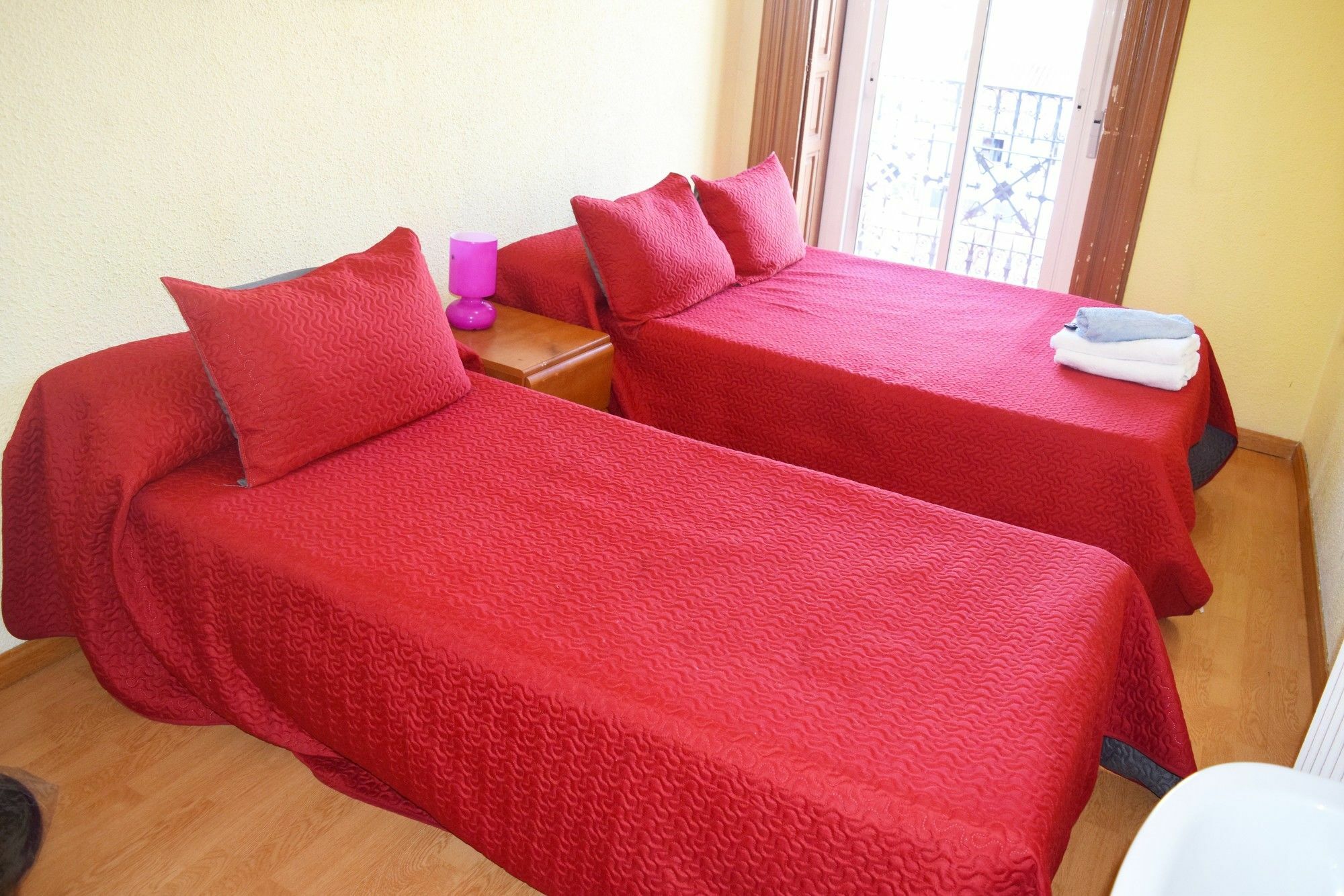 Hostal Numancia Madrid Exteriör bild